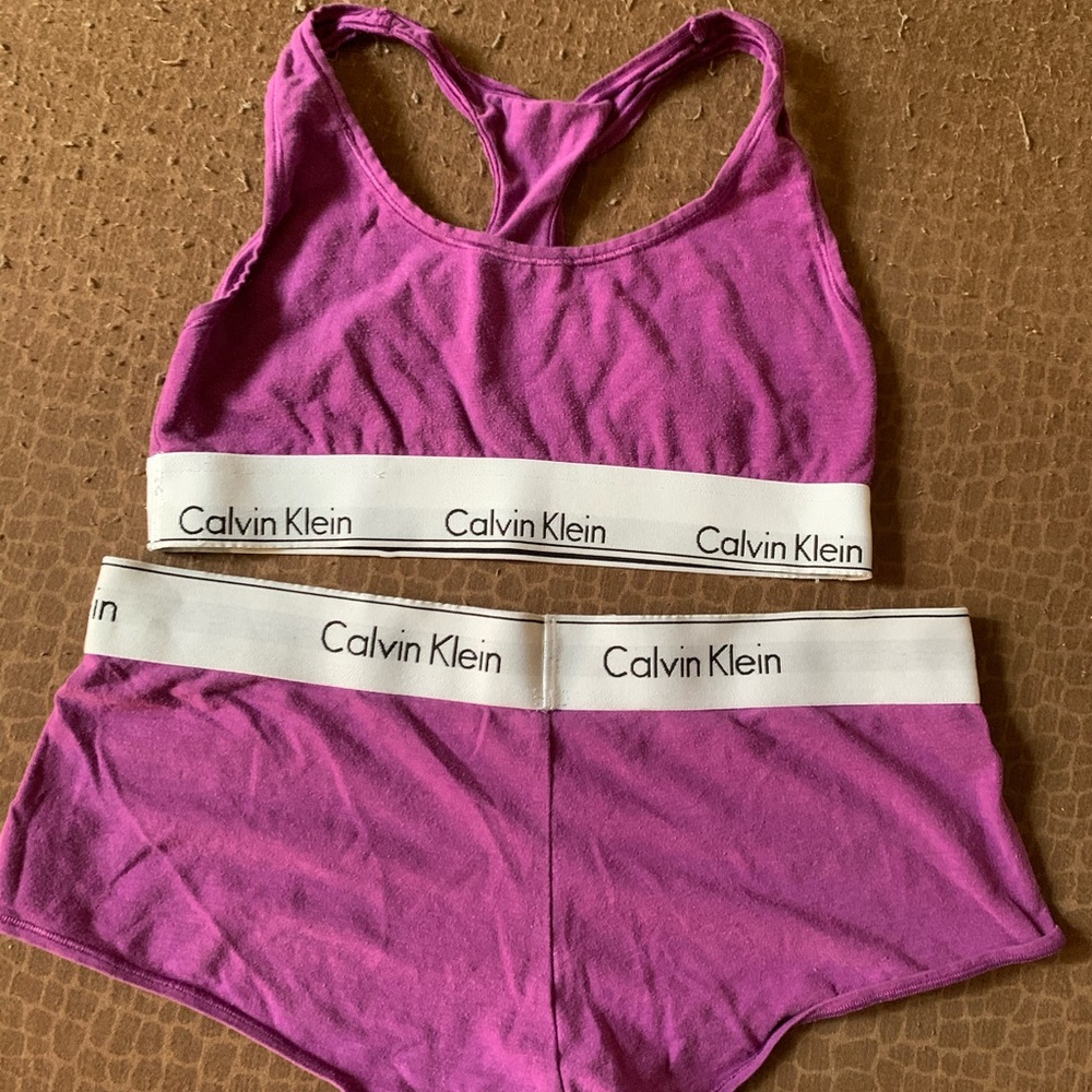 Calvin Klein Boyshorts & Sportsbra